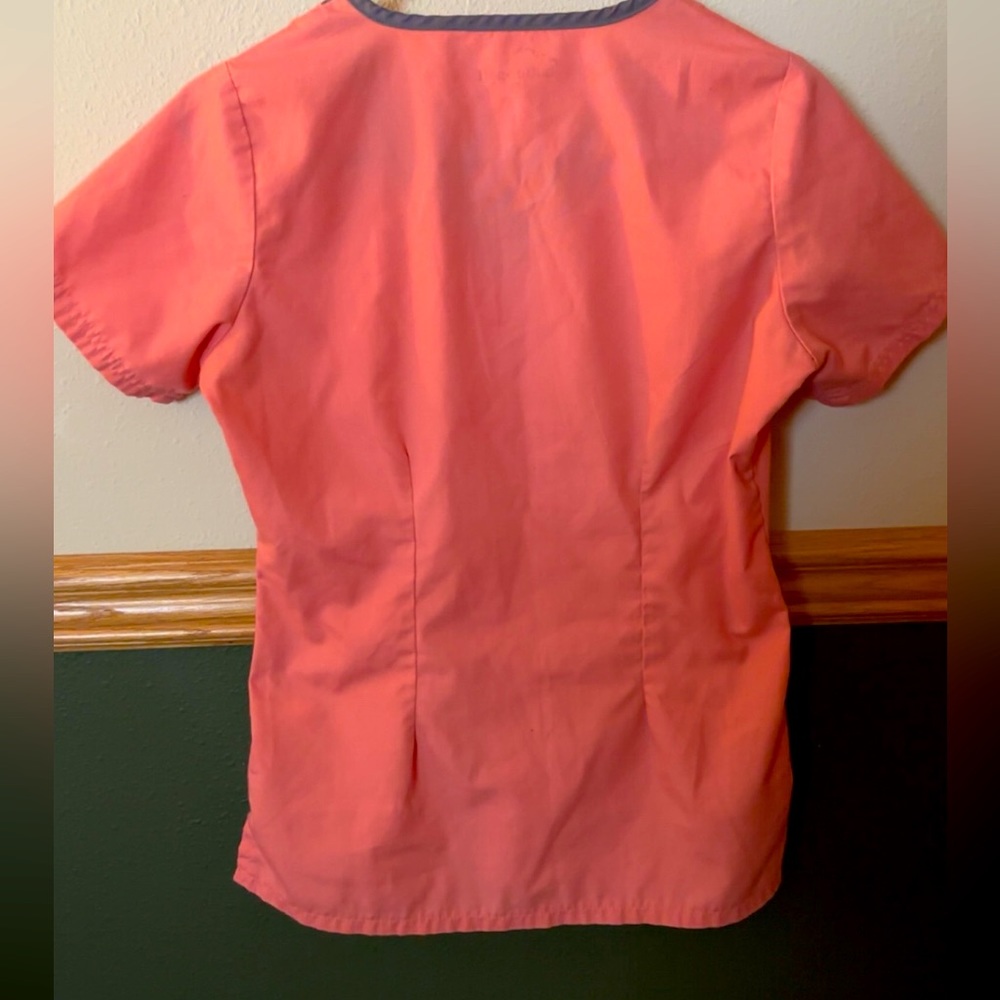 Scrub top - Picture 2 of 3